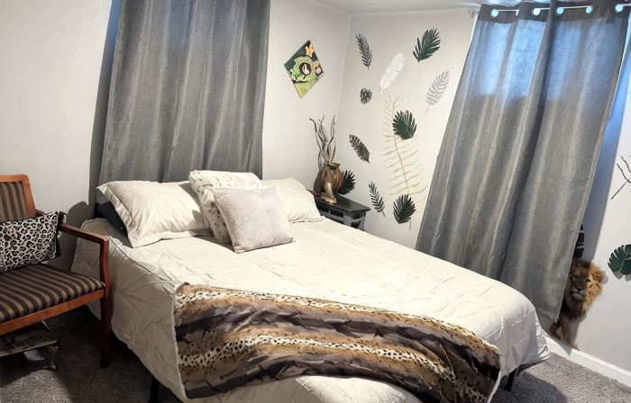 Selfie house • Abundance of Entertainment & Amenities • Hot Tub • King Bed•