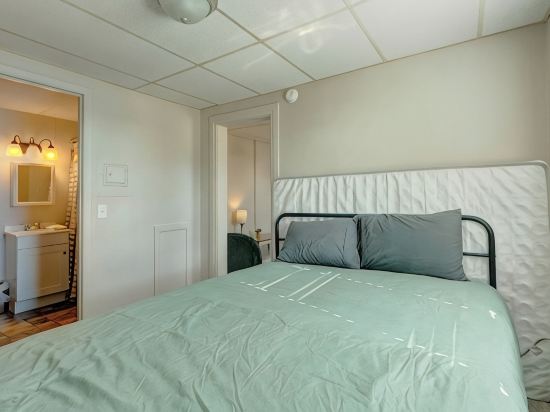 Hell's Kitchen, Apt #11-Bedroom Apartment Just a Short Walk to Hershey Theatre
