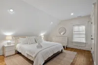 Spring Escape in Hatchville – Sleeps 6 + Dogs! - 4성급