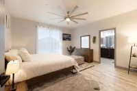 Family Pool Home – Saltwater Pool & Fire Pit – 2 King Suites – Sleeps 12 - Wifi