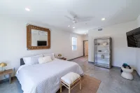 Beautiful Modern 2-Bed in DT Vista! - Balkoner