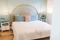 Rave Reviews Walk to Downtown Dunedin & Waterfront Pets Ok -Barefoot Parrot 1 - WiFi