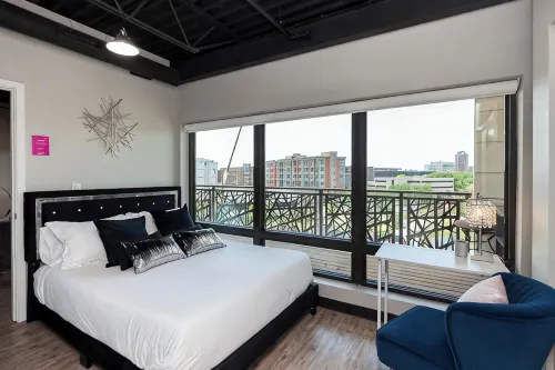 The Cartier Lux DT Apt w/Skyline view - ห้องครัว