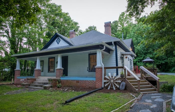 The Cozy Bungalow - Official Historic Home Near UNC!
