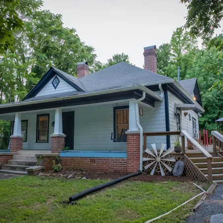 The Cozy Bungalow - Official Historic Home Near UNC!