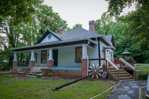 The Cozy Bungalow - Official Historic Home Near UNC! - 3-Star