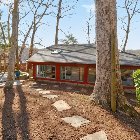 Hilltop Lakefront Historical Home w/ SPECTACULAR VIEW 40 min from Washington DC!