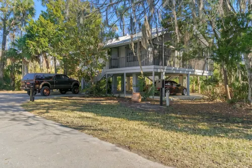 Stilted home on private peninsula. Close to restaurants, boat ramps - 3 stjerner