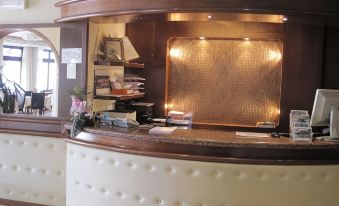 Hotel Residence La Rotonda - Housity