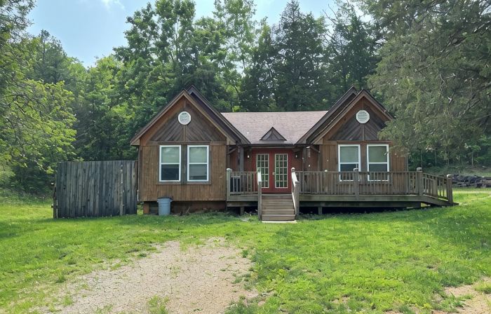 Whole house, secluded getaway near Alley Springs, Eminence , Missouri.
