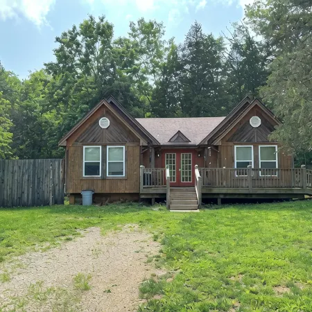 Whole house, secluded getaway near Alley Springs, Eminence , Missouri. Hoteles en Condado de Shannon