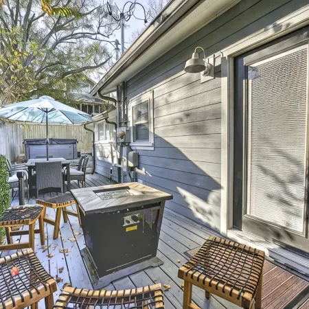 Rosewood Cottage • Walk to Park • Hot Tub • Arcade • Fire Pit • Downtown 3 Min