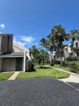 Beachside Modern Wellness Villa with Spacious Patio, Walk to the Beach - Alojamientos