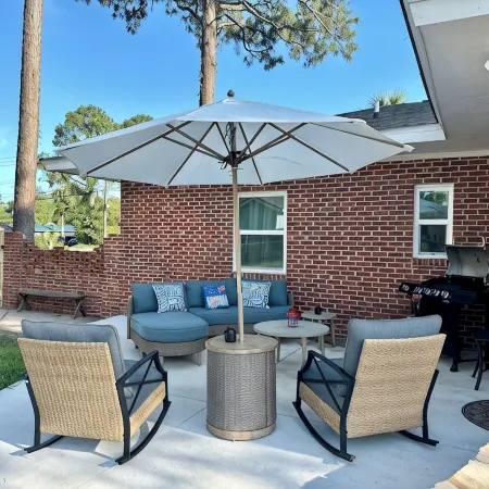 Cozy home with modern interior fur-baby friendly.  Near The Golden Isles Georgia