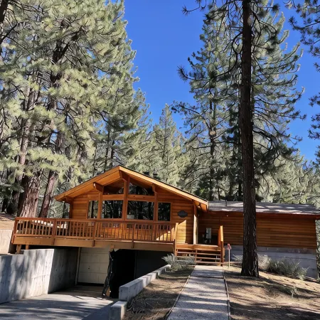 Rocky Cliff Retreat at Davis Lake