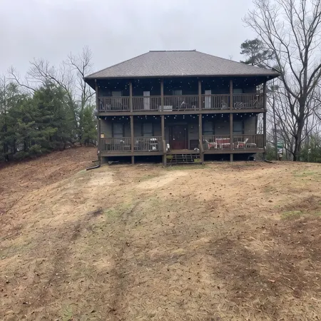 Big, very private country house where everyone can finally get together 🤙🏼