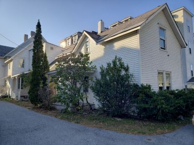 Modern Carriage house 2 blocks from Church Street
