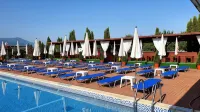 Garden Club - Hotel & Restaurant - Free Outdoor Pool & Parking - Pools