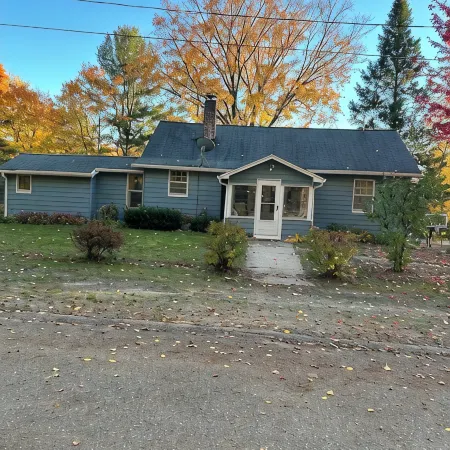 Rabbit Run - Cozy cottage in the heart of Walloon Lake Village. Family-friendly!