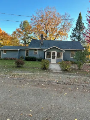 Rabbit Run - Cozy cottage in the heart of Walloon Lake Village. Family-friendly! - 3-Star