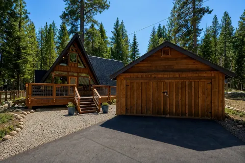 Walk to Lake! Dazzling Chalet - 3+Bd 2.5ba 2100sf - Heart of the West  Shore - Chalets