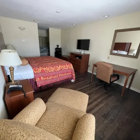 Riviera Inn & Suites