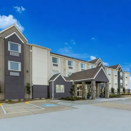 Super Inn Sulphur