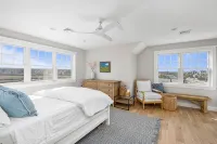 Bright & Beautiful Waterfront Cape Cod Home - ブティック