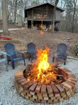 Secluded Lake Front Cabin - on Lake Hartwell, with Dock, Fenced Yard, Fire Pit. - Alppimaja