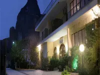 Spartacus House - 3-Star