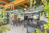 Private Boutique Hotel Buyout & Luxury Estate - บังกะโล