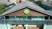 Upper Deck Hotel and Bar - Adults Only - spa