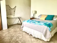 Private East End Waterfront, Amazing Views of the Caribbean Seas. - Homestays