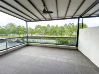 Bukit Indah Timber House | KTV Family Escape 10Pax - ヴィラ