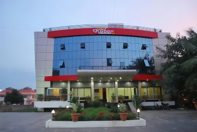 Kuber Inn Hotels in Pohegaon Kh.