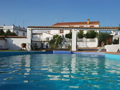 Casa Rural El Aguila Hotels near Hide el venero de los rabilargos