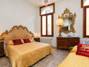 Luxury Venetian Rooms