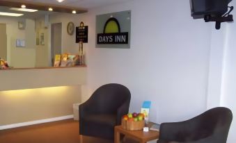 Days Inn by Wyndham Warwick South M40