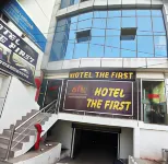 Hotel the First Hoteller i Khairati Tola