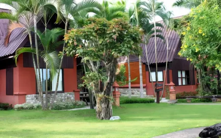 Silamanee Resort & Spa Hotel Отели рядом с достопримечательностью «Wat Phra That Doi Wao»