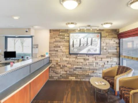 Super 8 by Wyndham Findlay Hotels in Findlay