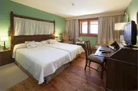 Parador de Arties Hotels near Glèisa dera Mair de Diu deth Ròser des Bordes