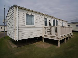 Modern 3 Bedroom 2 Bathroom Caravan with Decking