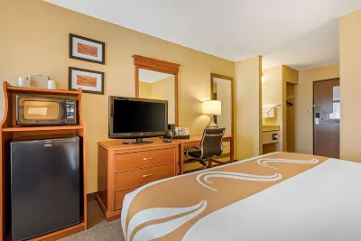 Quality Inn I-25 Hotels near Fox＇s Garden Supply