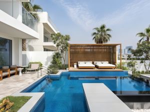 Maison Privee - Luxury Sea View Apt in Five Resort on the Palm