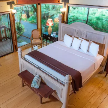 Volcano Village Lodge