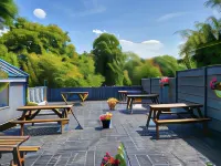 The Royal Oak Hotel Hotels near Transhipment Warehouse