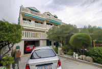 Apartment and Rooms Mate