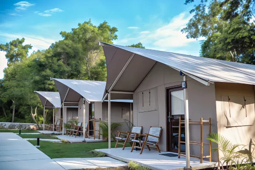 Kadena Glamping Dive Resort - Muna Island Hoteles en Wolio
