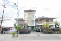 RedDoorz Plus near Malang Airport Hotel di Pakis
